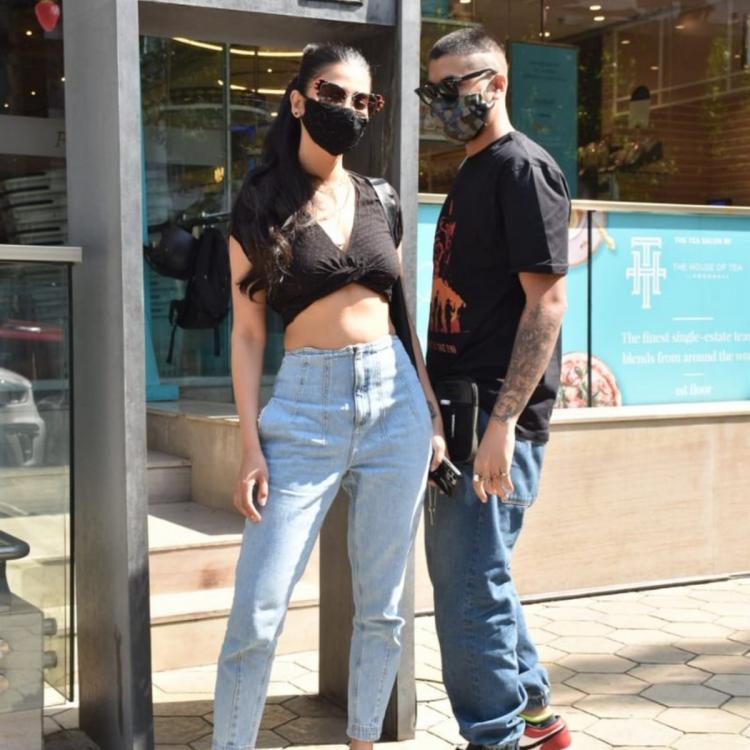 Shruti Haasan With Mystery Guy!