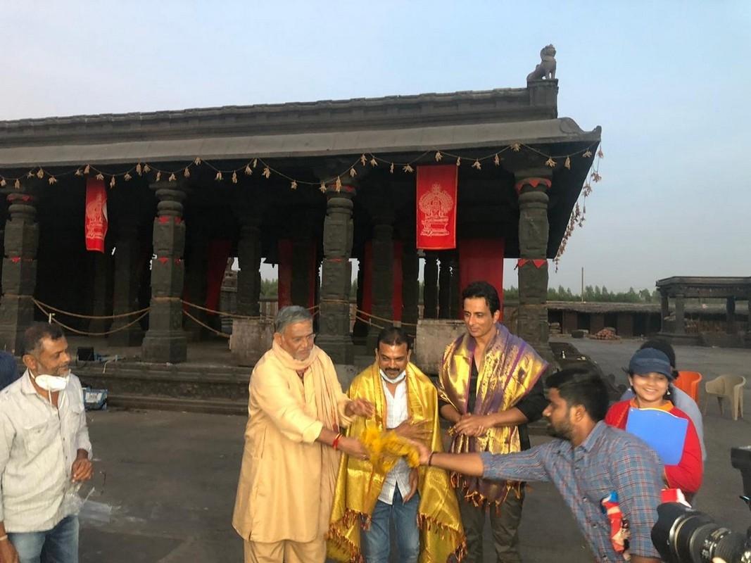Acharya Team Felicitates Sonu Sood