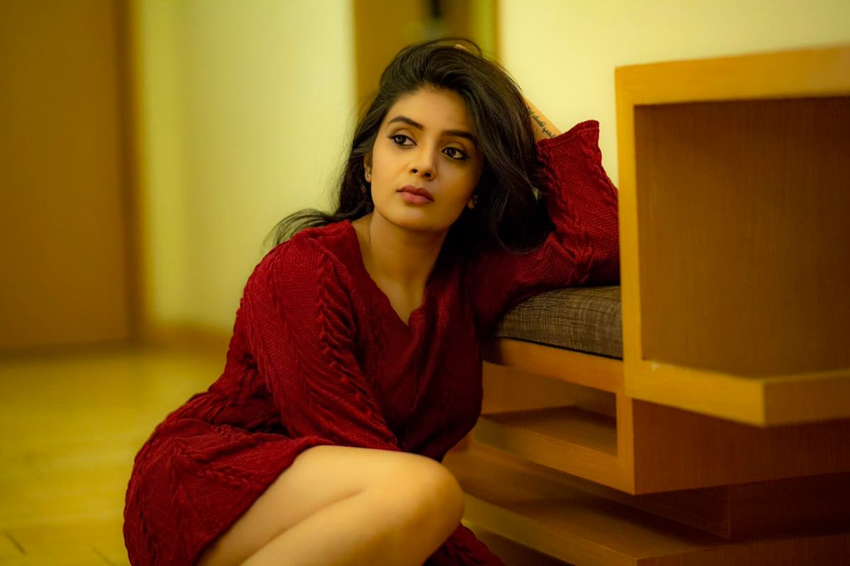 Sreemukhi Tries To Cope Up
