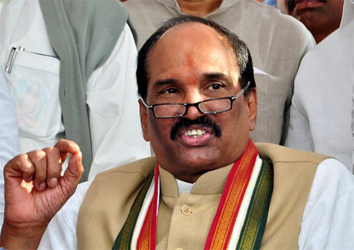 Uttam demands court-monitored CBI probe into land scam