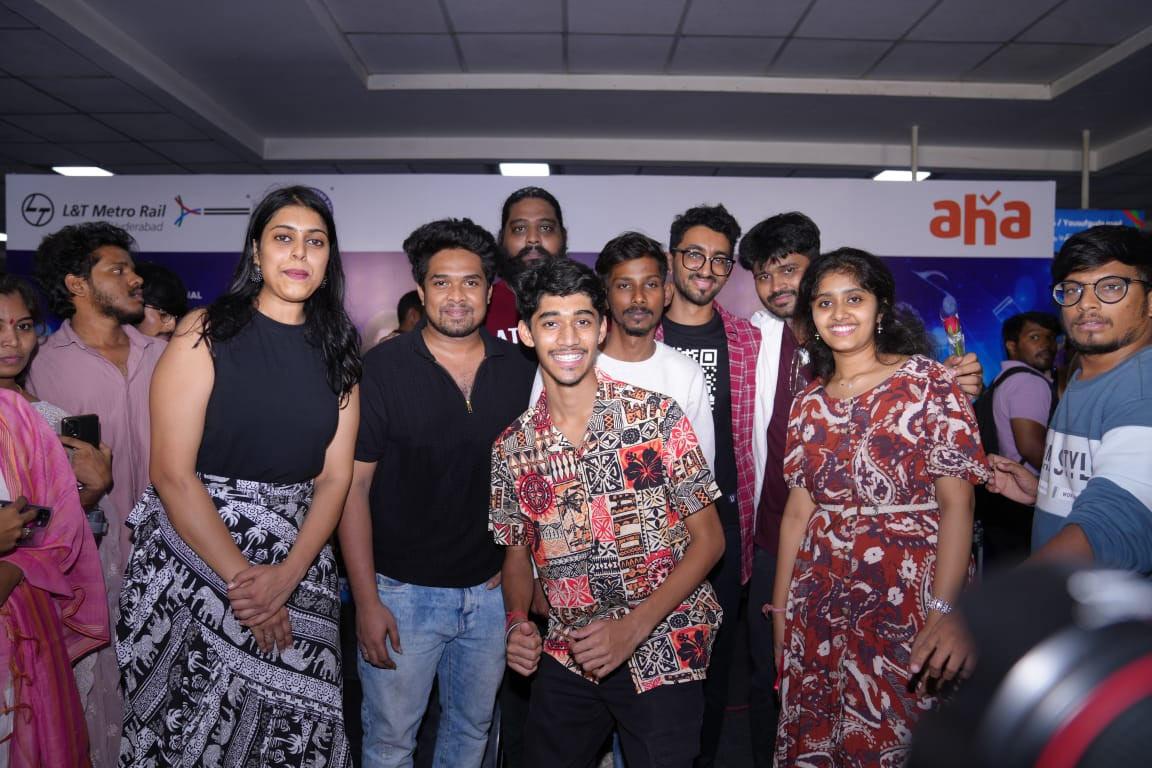 Telugu Indian Idol contestants wow crowds at Ameerpet Metro station