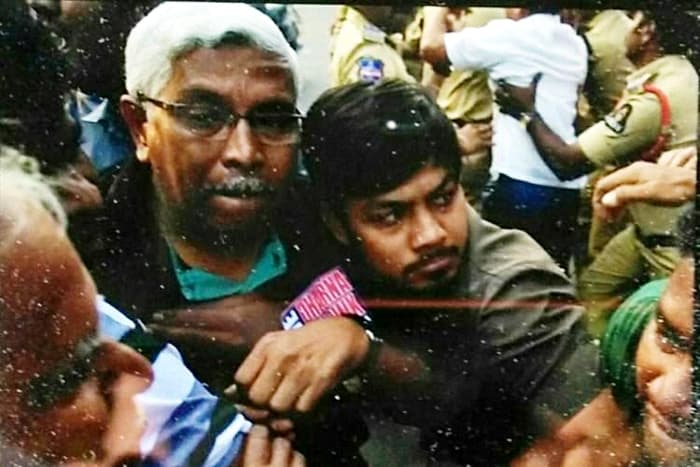 TJAC-TRS workers clash as police foil Kodandaram's yatra