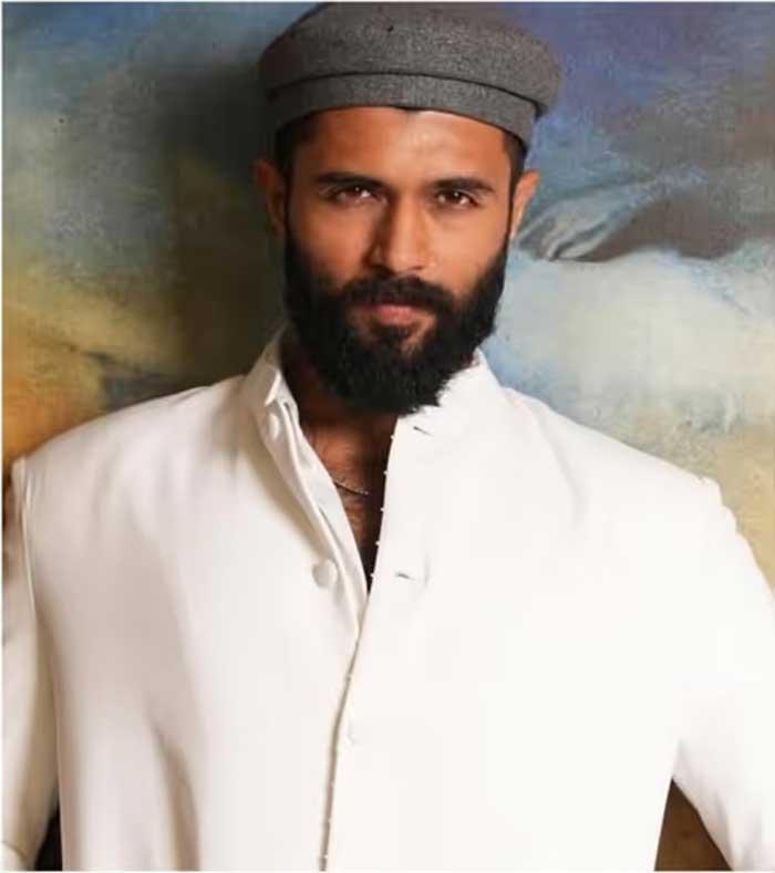 Vijay Devarakonda starts workout after accident - Docs against