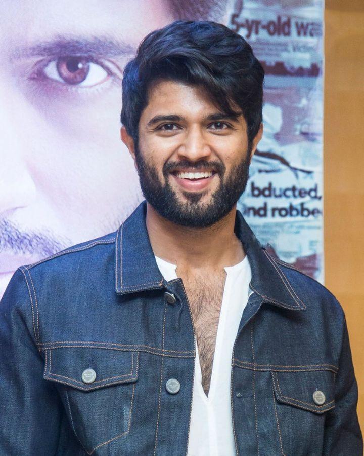 Vijay Deverakonda Stuck at Airport for Over Five Hours