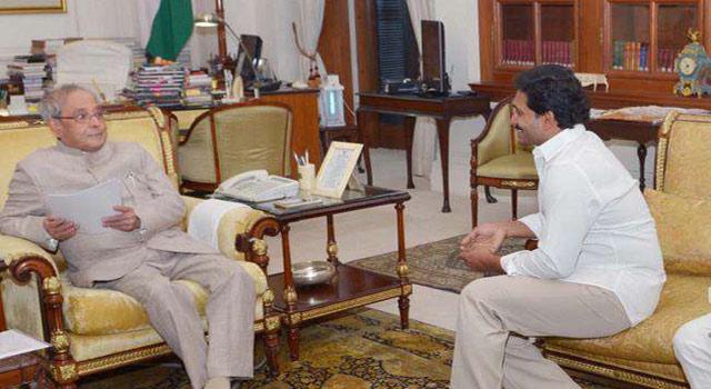 Jagan meets President over cabinet berths to defected MLAs