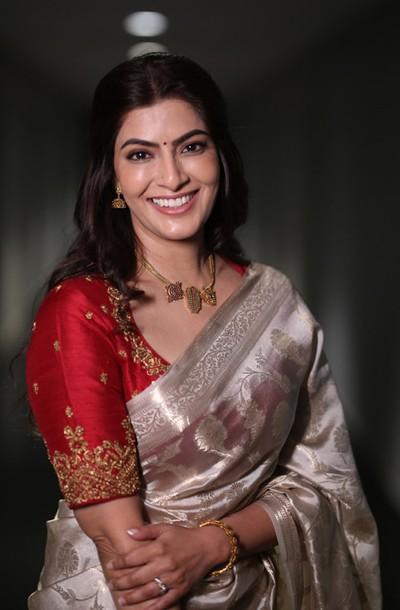 Varalaxmi Sarathkumar Photos