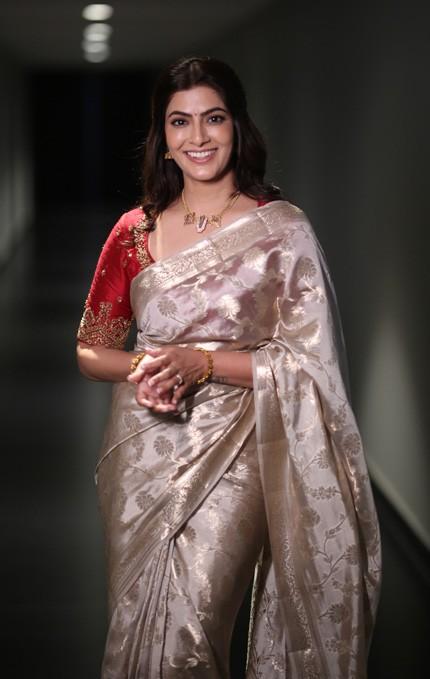 Varalaxmi Sarathkumar Photos