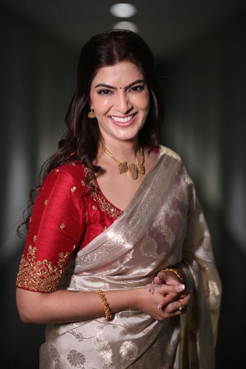 Varalaxmi Sarathkumar Photos