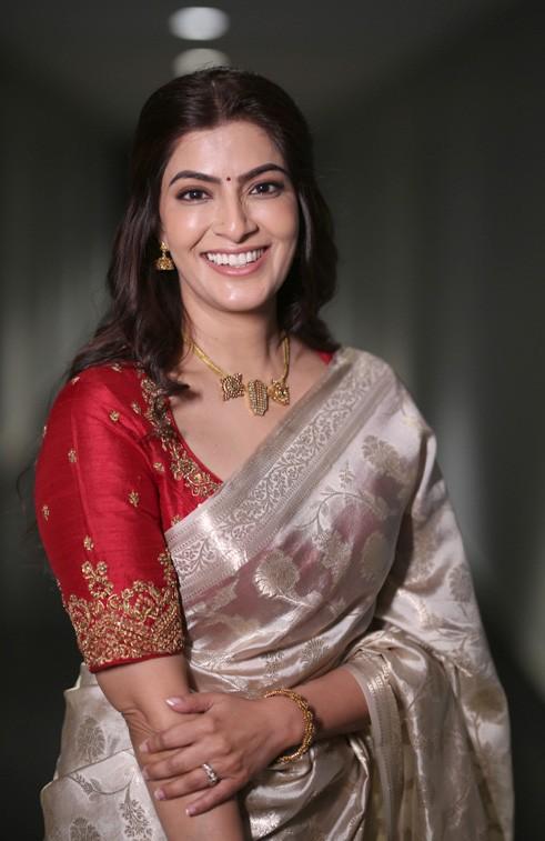 Varalaxmi Sarathkumar Photos