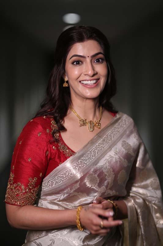 Varalaxmi Sarathkumar Photos