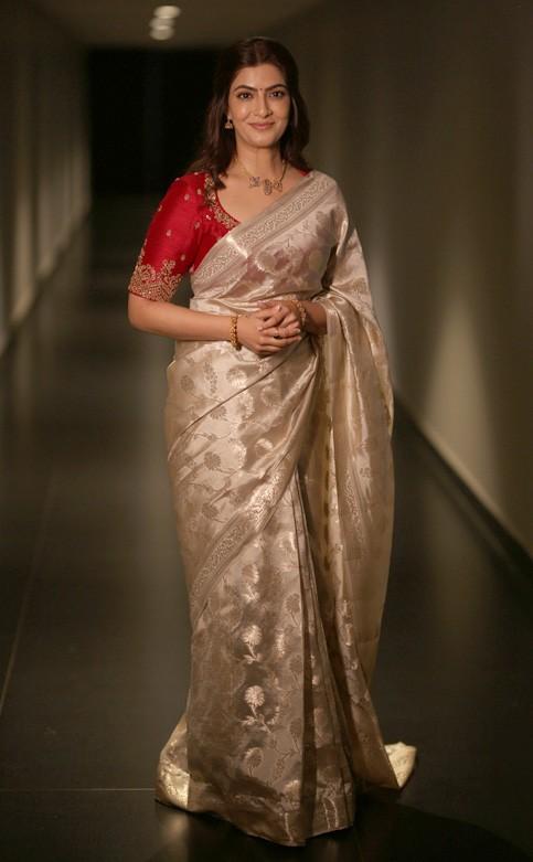 Varalaxmi Sarathkumar Photos
