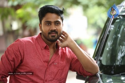 Nenu Lenu  Movie Hero Harshith Interview