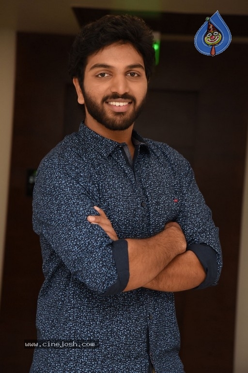 4 LETTERS Movie Hero EASWAR Interview Photos - 3 / 10 photos