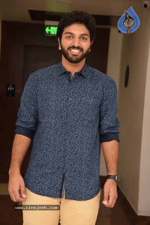 4 LETTERS Movie Hero EASWAR Interview Photos - 7 / 10 photos