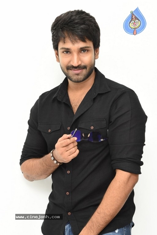 Aadhi Pinisetty Interview Stills - 21 / 50 photos