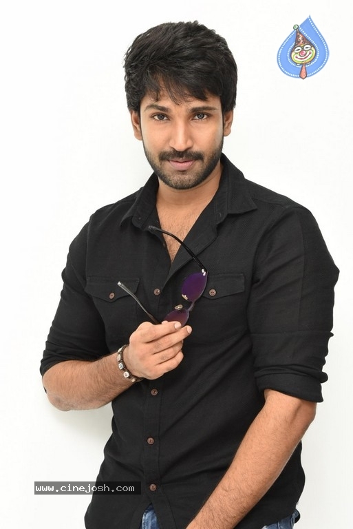 Aadhi Pinisetty Interview Stills - 34 / 50 photos