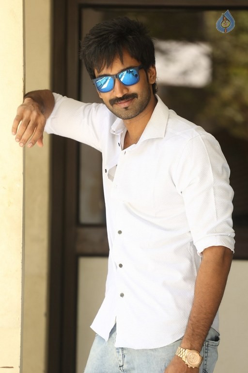 Aadhi Pinisetty Photos - 4 / 21 photos