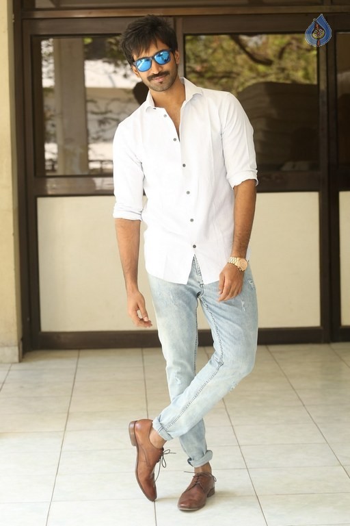 Aadhi Pinisetty Photos - 14 / 21 photos