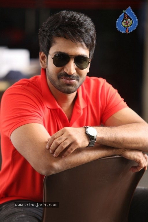 Aadhi Pinisetty Photos - 5 / 26 photos