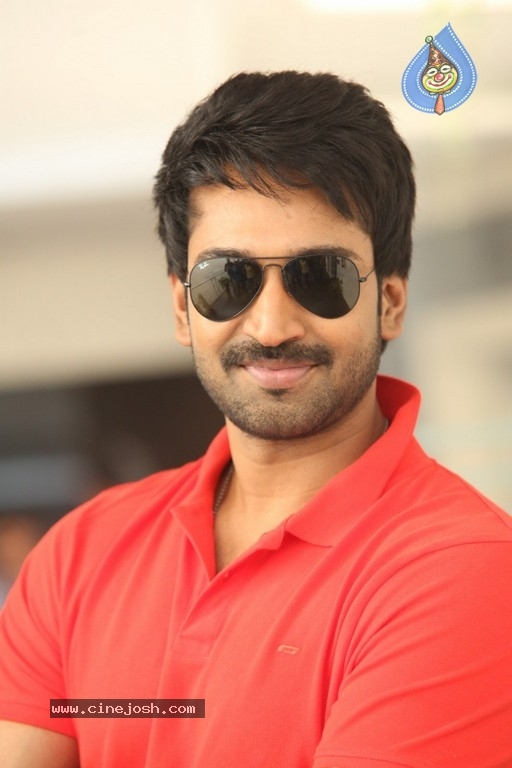 Aadhi Pinisetty Photos - 6 / 26 photos