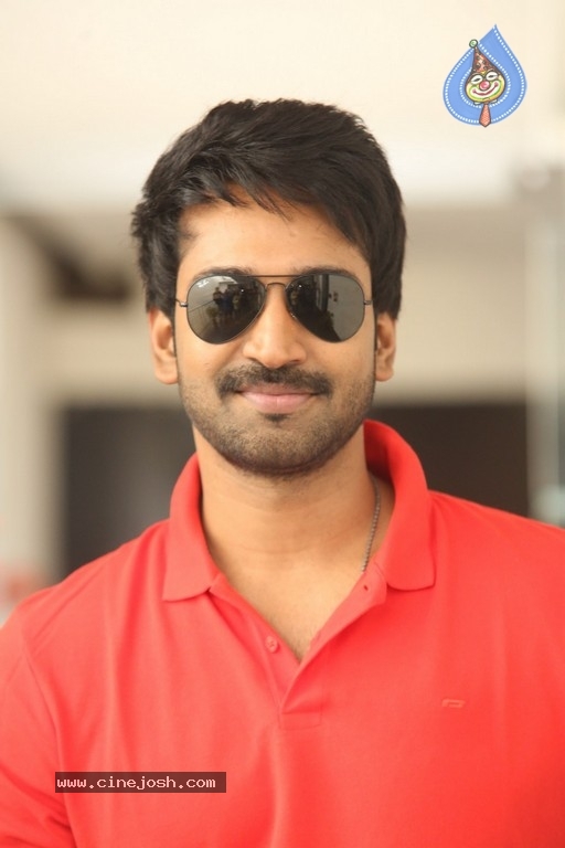 Aadhi Pinisetty Photos - 8 / 26 photos