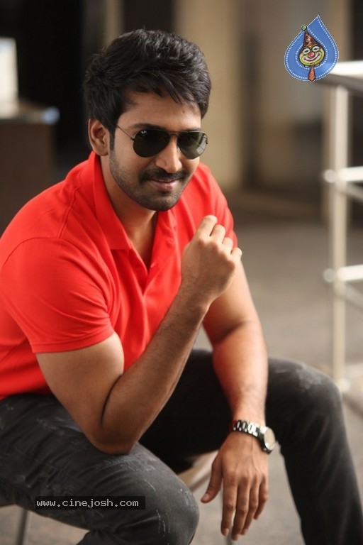 Aadhi Pinisetty Photos - 9 / 26 photos