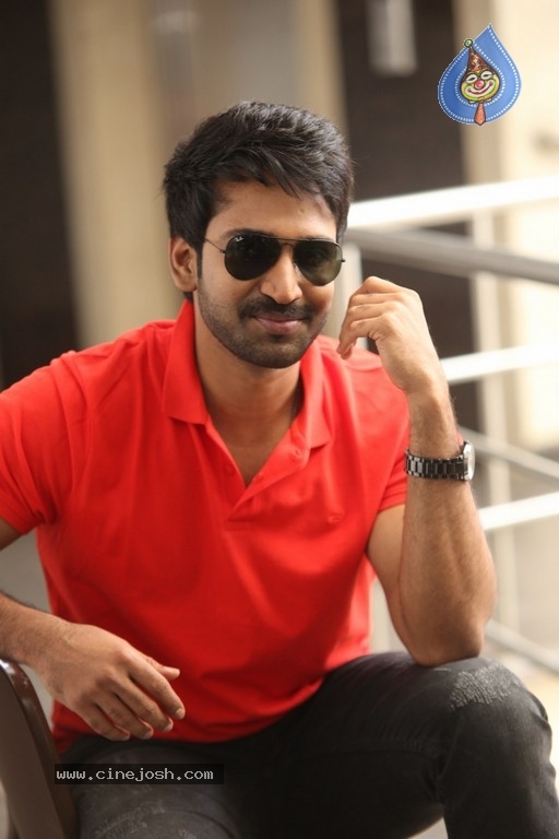 Aadhi Pinisetty Photos - 11 / 26 photos