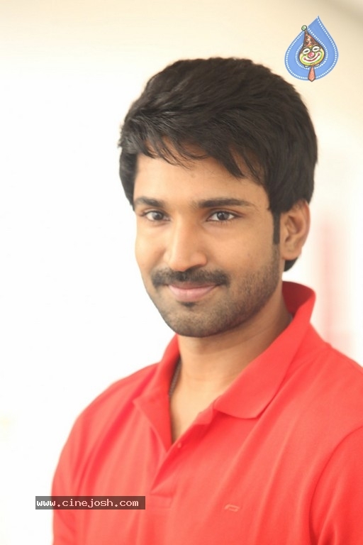 Aadhi Pinisetty Photos - 13 / 26 photos