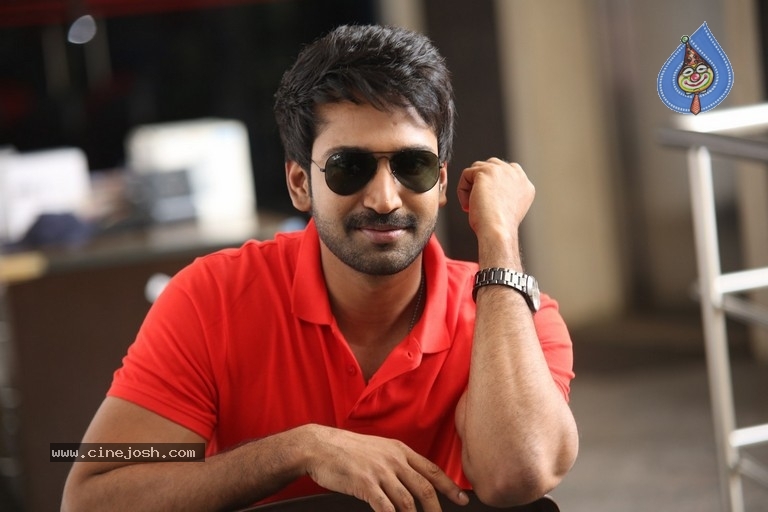 Aadhi Pinisetty Photos - 18 / 26 photos