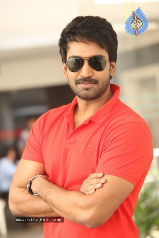 Aadhi Pinisetty Photos - 20 / 26 photos