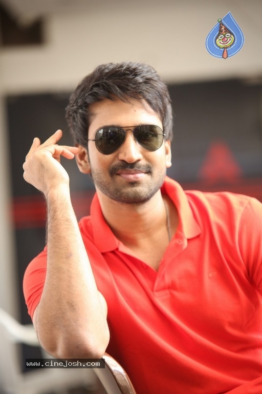 Aadhi Pinisetty Photos - 25 / 26 photos