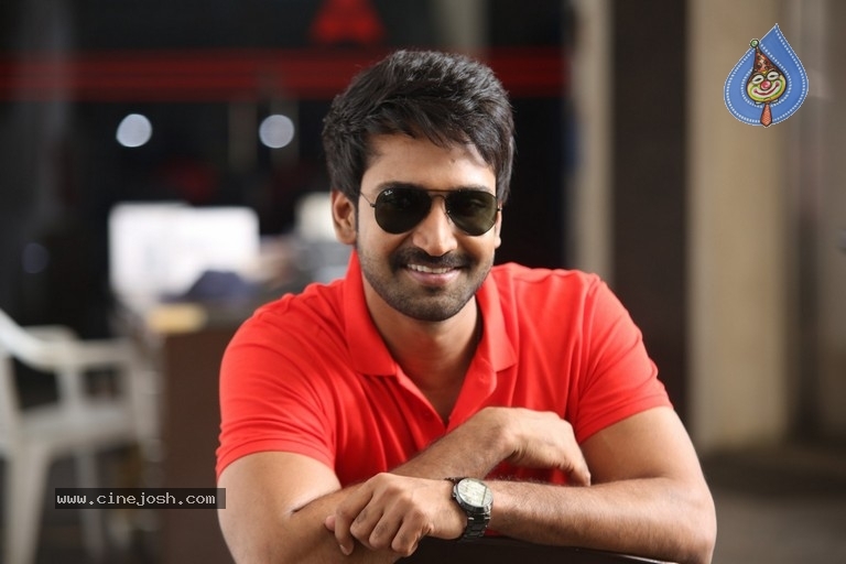 Aadhi Pinisetty Photos - 26 / 26 photos