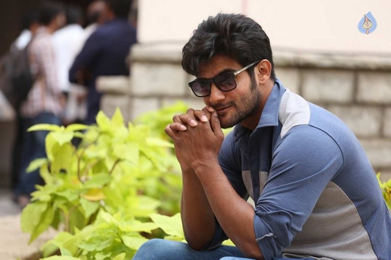 Aadi New Photos - 19 / 38 photos