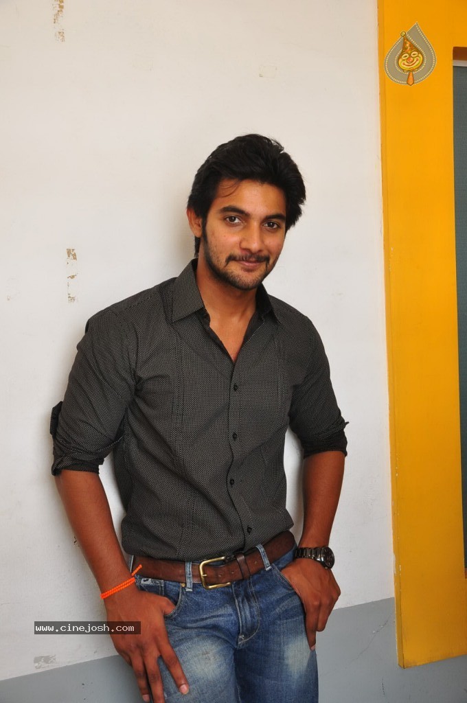 Aadi Stills - 12 / 41 photos