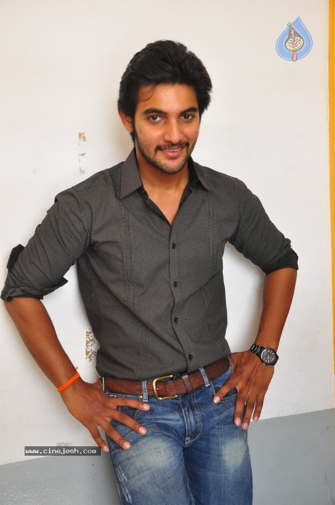 Aadi Stills - 15 / 41 photos