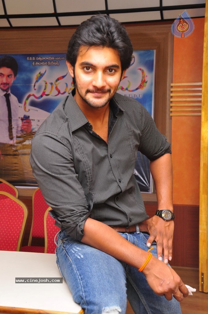 Aadi Stills - 28 / 41 photos