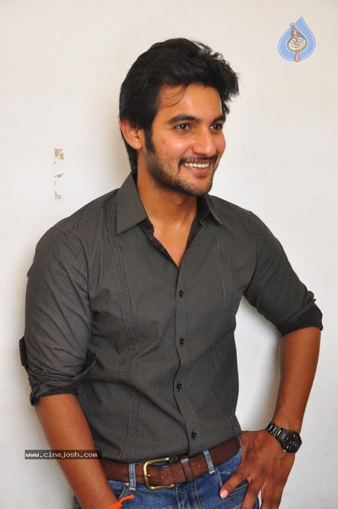 Aadi Stills - 32 / 41 photos