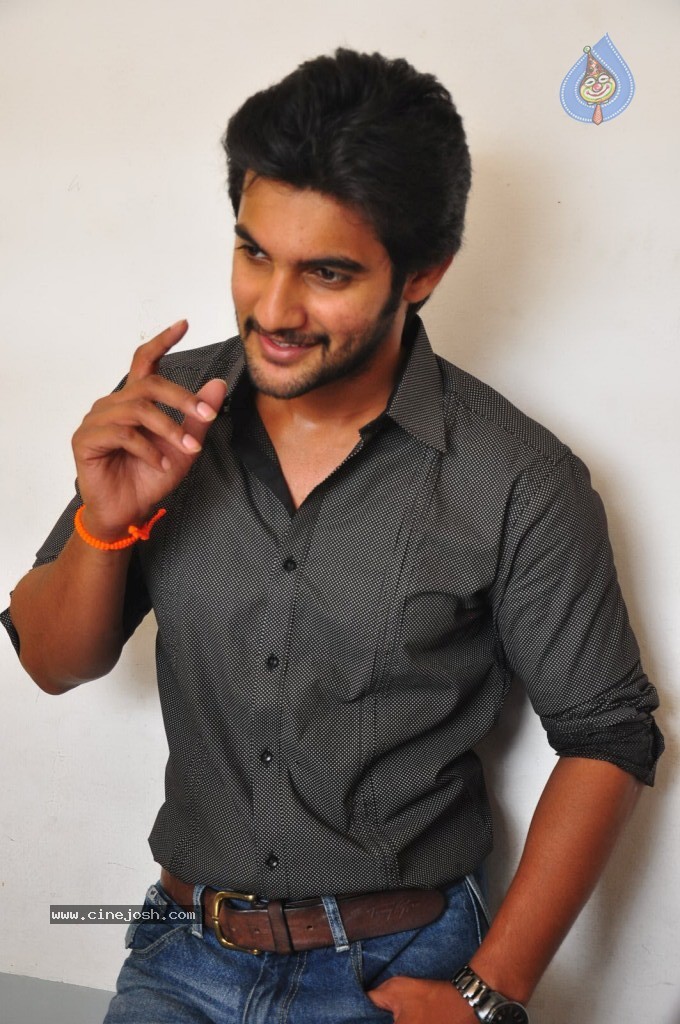 Aadi Stills - 33 / 41 photos