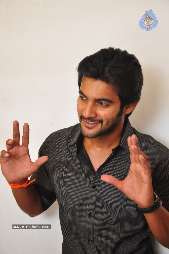 Aadi Stills - 34 / 41 photos