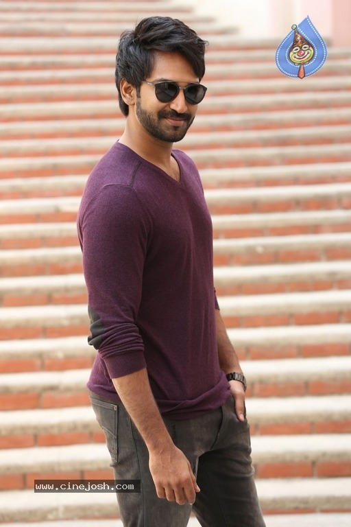 Actor Aadhi Pinisetty Pics - 5 / 21 photos