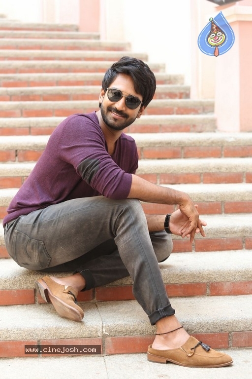 Actor Aadhi Pinisetty Pics - 7 / 21 photos
