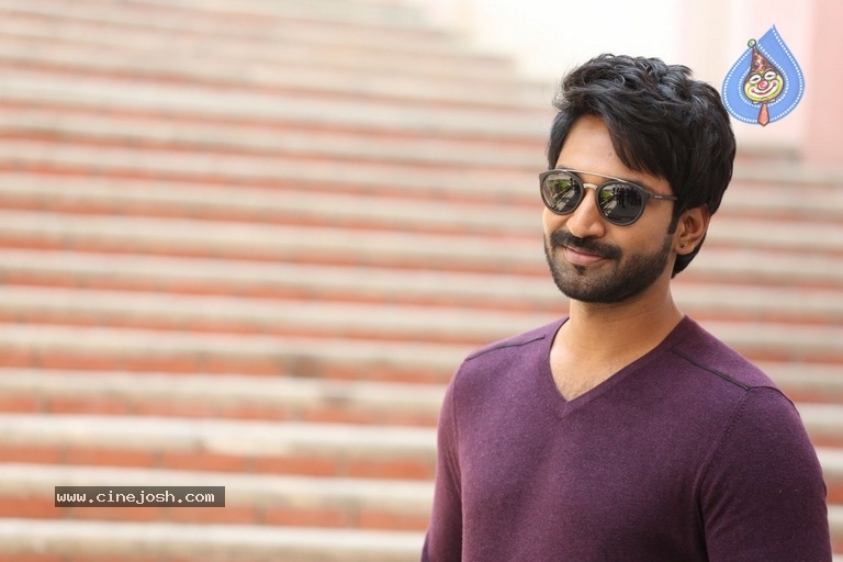 Actor Aadhi Pinisetty Pics - 9 / 21 photos