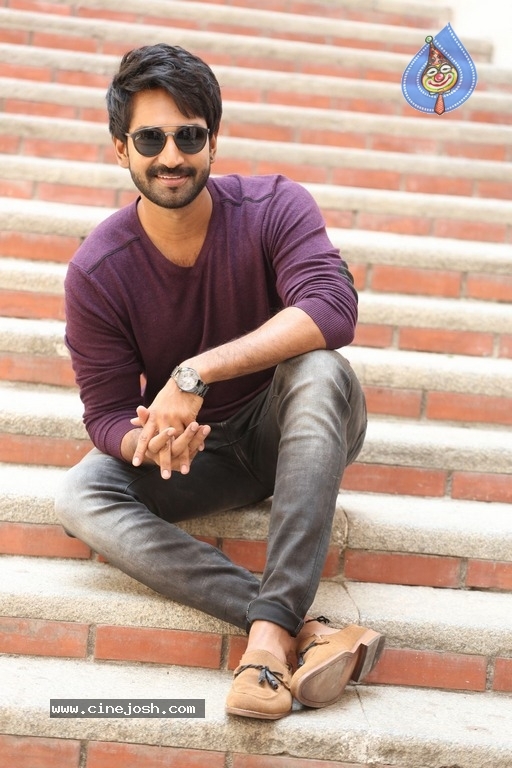 Actor Aadhi Pinisetty Pics - 20 / 21 photos