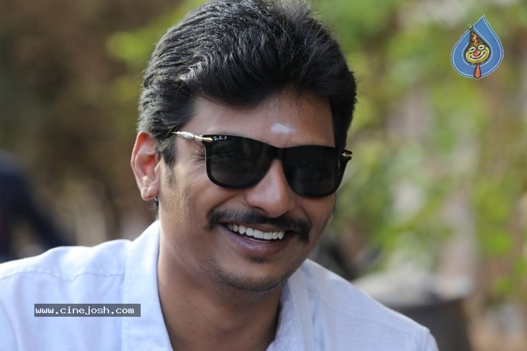 Actor Jiiva Latest Stills - 6 / 12 photos