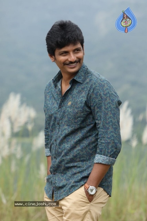 Actor Jiiva Latest Stills - 10 / 12 photos