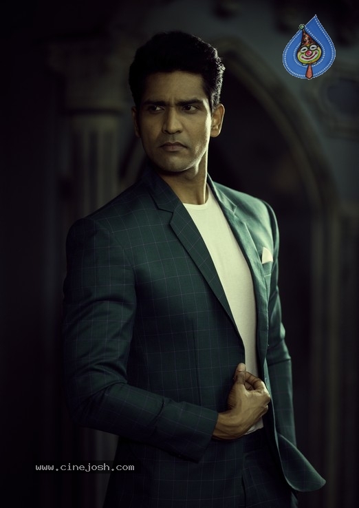 Actor Shatru Stills - 13 / 15 photos