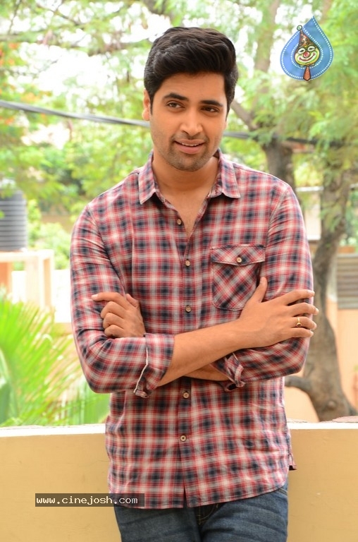 Adivi Sesh Interview Stills - 16 / 30 photos