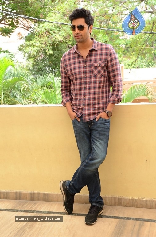 Adivi Sesh Interview Stills - 19 / 30 photos