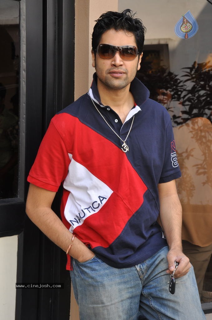 Adivi Sesh Stills - 3 / 33 photos
