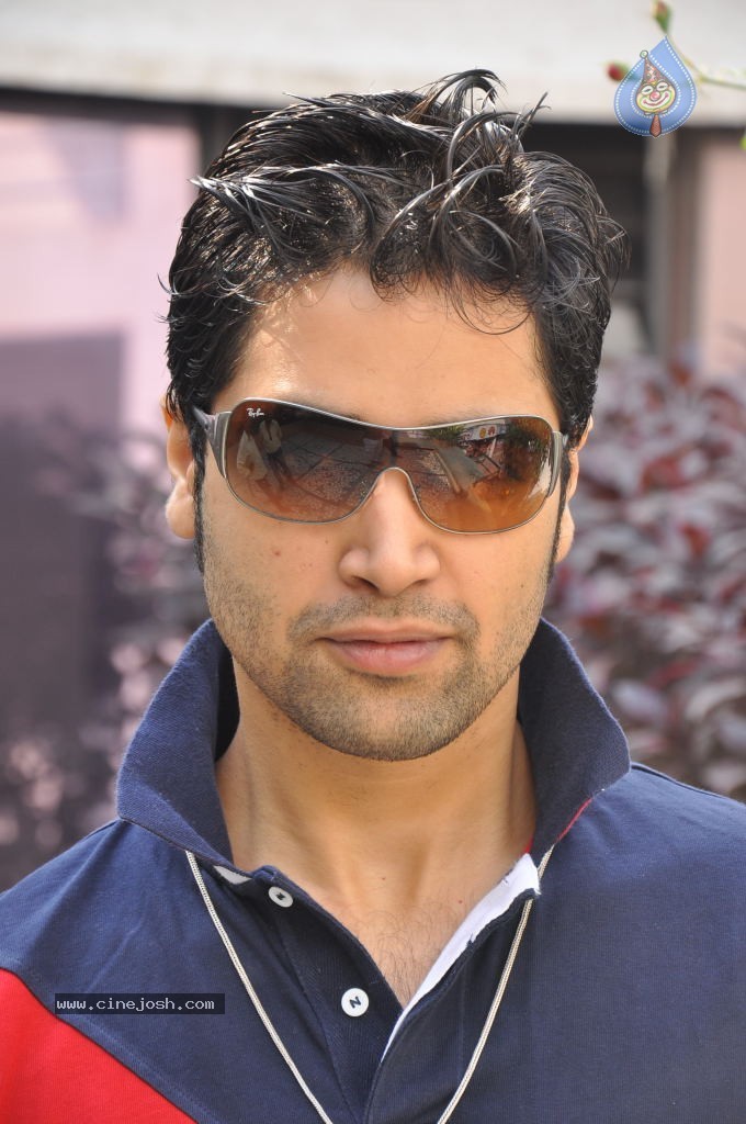 Adivi Sesh Stills - 4 / 33 photos